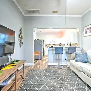 Updated Ybor Duplex About Half Mi To Seventh Ave! Apartment Tampa